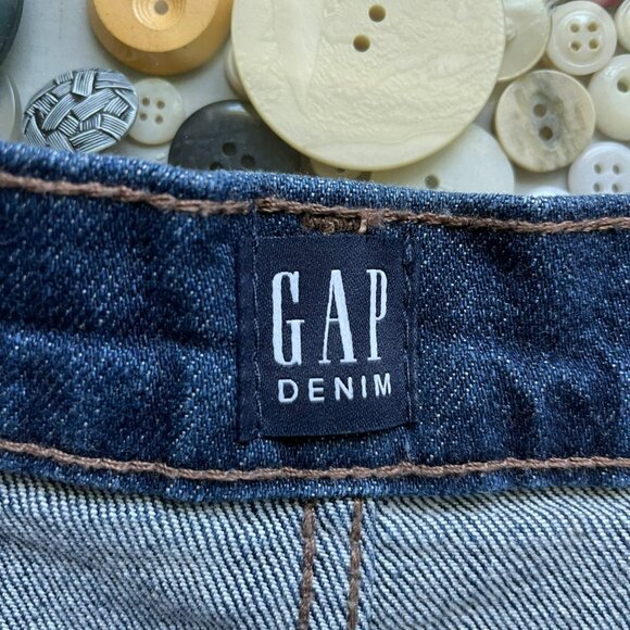 GAP Cuffed Denim Jean Shorts Womens 26 Blue Dark Wash Cotton Blend Whiskered - Picture 4 of 6